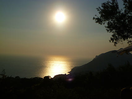 posta de sol, tron dels emperadors, corfú, cel, escenics - natura, aigua, bellesa a la natura, sol, tranquil·litat, escena tranquil·la, arbre, silueta, planta, naturalesa, mar, llum solar, cap gent, reflexió, a l'aire lliure, idíl·lic, escena no urbana, horitzó sobre l’aigua, llum de la lluna, 4K, CC0, domini públic, lliure de regalies