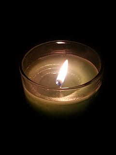 al doilea, lumânare, amurg, foc, flacără, ardere, temperatura - temperatură, foc - fenomen natural, iluminat, a închide, Fundal negru, în interior, luminos, nici o persoana, natură, studio shot, întuneric, ceai lumina, echipamente de iluminat, camera de zi, lumină - fenomen natural, spațiu copie, sticlă, lampă electrică, luminozitate, topire, 2K, CC0, domeniu public, fără drepturi de autor
