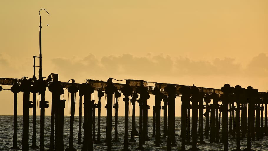 platja, moll, putrefacció, òxid, posta de sol, mar, naturalesa, silueta, vespre, cel, a l'aire lliure, aigua, retroil·luminat, sortida del sol - alba, cap gent, riu, llum del carrer, transport, arquitectura, estructura construïda, carrer, equips d’il·luminació, publicació, tranquil·litat, escena tranquil·la, post de fusta, 4K