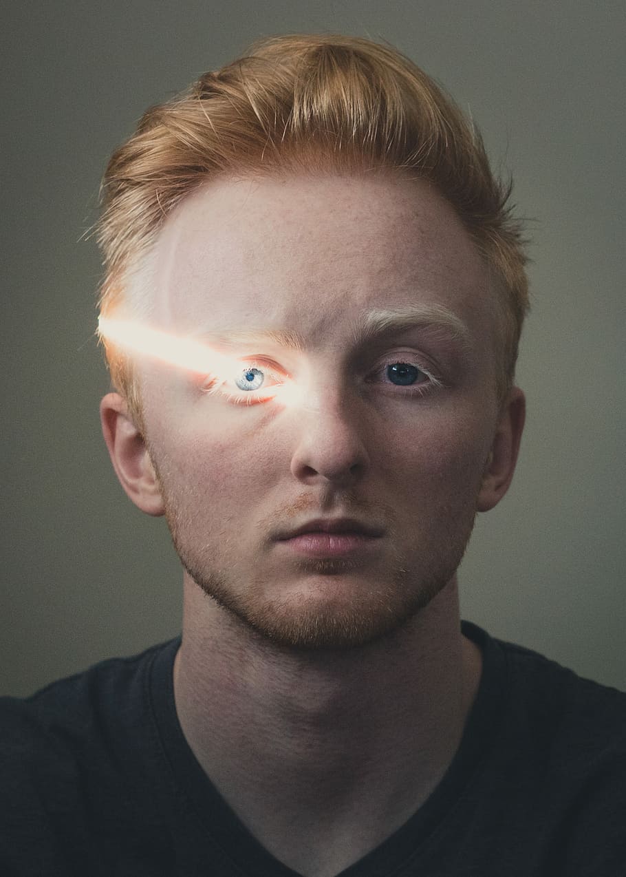 uomo, indossare, nero, camicia, ritratto, luce del sole, luce, raggio, colpo alla testa, vista frontale, una persona, in casa, guardando la fotocamera, avvicinamento, giovane adulto, giovani uomini, stili di vita, attività di svago, persone reali, grigio, girato in studio, uomini, di bell'aspetto, abbigliamento casual, sfondo grigio, volto umano, contemplazione, acconciatura, adolescente, 4K