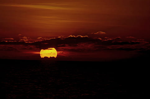 posta de sol, foto de núvols, hora del capvespre, núvols, foto, temps, naturalesa, cel, vespre, núvol - cel, color taronja, escenics, cloudscape, bellesa a la natura, paisatge, fosc, vermell, cel dramàtic, a l'aire lliure, sol, llum solar, escenics - natura, medi ambient, tranquil·litat, silueta, escena tranquil·la, terra, cap gent, horitzó, camp, ominós, 4K, CC0, domini públic, lliure de regalies