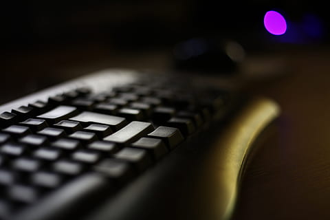 negru, tastatura, masa, tastatură, software-ul, programare, căutare de locuri de muncă, lăncier, calculator, digital, tehnologie, viitor, modern, design grafic, a închide, echipamente de calcul, nici o persoana, selectiv, comunicare, conexiune, corporativă, Afaceri, în interior, matematică, număr, finanţa, culoare neagră, tehnologia fără fir, semnul plus, Fundal negru, cheia computerului, comunicații globale, 5K, CC0, domeniu public, fără drepturi de autor