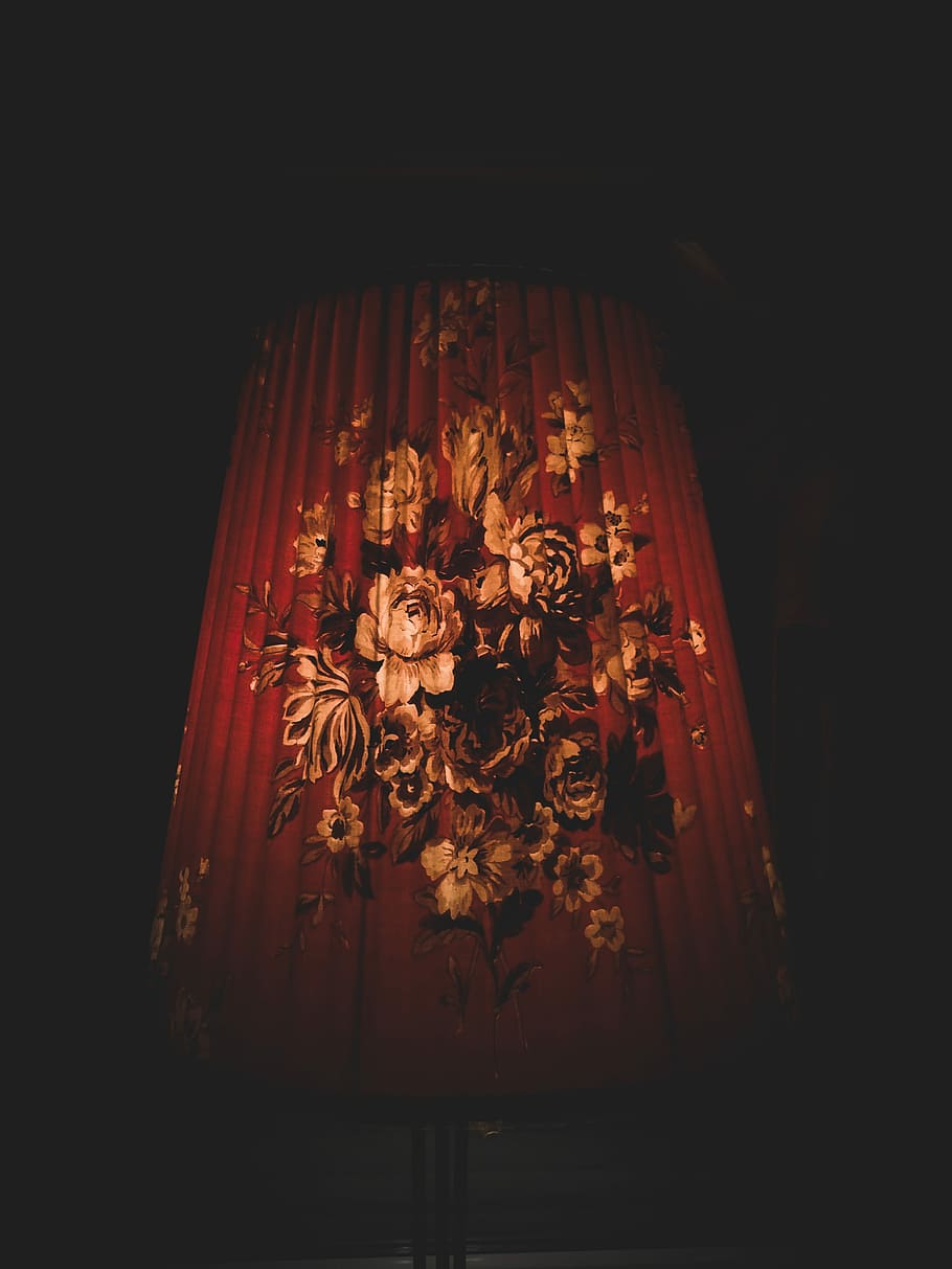 Javid, Marrone, floreale, impero paralume, modello, lampada, ombra, paralume, rosso, bianca, luce, buio, notte, sfondo nero, in casa, nessuno, credenza, arte e artigianato, religione, spiritualità, architettura, mestiere, struttura costruita, rappresentazione umana, rappresentazione, creatività, luogo di culto, Inquadratura dal basso, illuminato, legno - materiale, costruzione, girato in studio, motivo floreale, ornato, intaglio, 4K