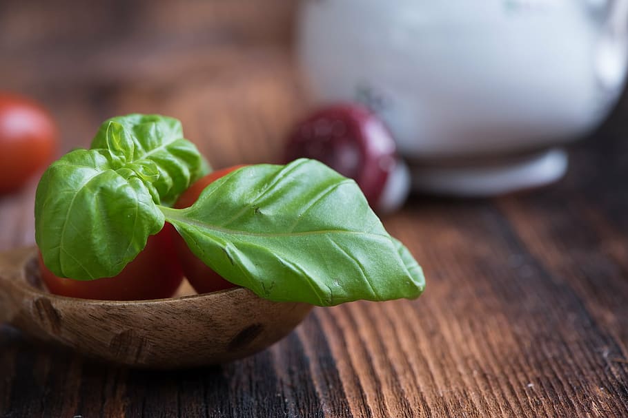 tomatoes, small tomatoes, red, basil, green, spice, herbs, close, food-photography, eat, nutrition, food, natural product, healthy, delicious, frisch, healthy diet, food and drink, wood - material, freshness, healthy eating, table, close-up, wellbeing, leaf, plant part, indoors, no people, green color, herb, selective focus, focus on foreground, still life, nature, fruit, ingredient, small group of objects, wood grain, 1080P