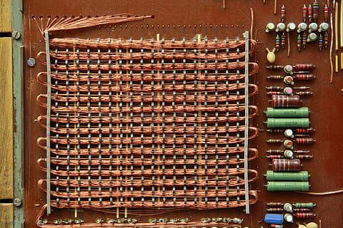 ordinateur, Noyau magnétique, ROM, pcb, magnétique, coeur, planche, circuit, bobine, Mémoire, imprimé, électronique, rouge, à l'intérieur, bois - matériau, personne, journée, fermer, grand groupe d'objets, marron, abondance, arrangement, récipient, Nourriture et boisson, ordre, vue grand angle, aliments, métal, soigné, nature morte, choix, empiler, industrie, équipement, 4K, CC0, domaine public, libre de droits