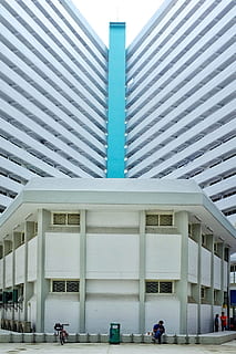 arquitectura, edifici, infraestructura, gratacels, torre, disseny, gent, estructura construïda, exterior de l'edifici, ciutat, modern, persones incidentals, dia, columna arquitectònica, persones reals, exterior d’edifici d’oficines, vidre - material, grup de persones, cel, a l'aire lliure, homes, destinacions de viatge, dones, estils de vida, 2K, CC0, domini públic, lliure de regalies