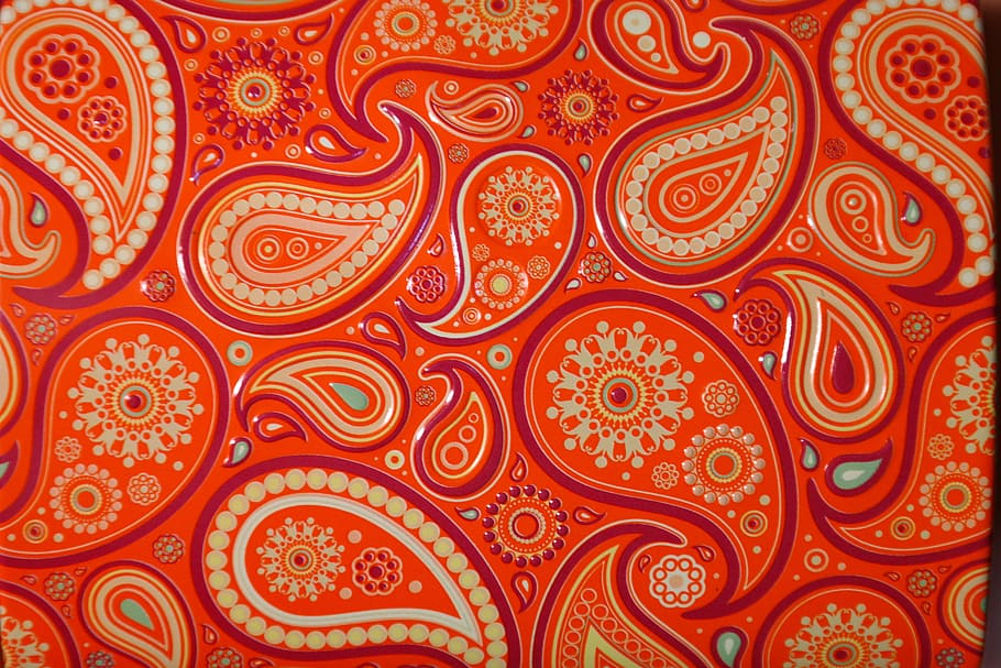 taronja, blanc, patró de paisley, patró, vermell, groc, ornament, ornaments, metàl·lic, colorit, color, fons, art i artesania, marc complet, disseny, cap gent, repetició, tèxtil, a l'interior, artesania, primer pla, decoració, motiu floral, creativitat, multicolor, gran grup d'objectes, arranjament, costat a costat, estructura construïda, ornamentat, 5K
