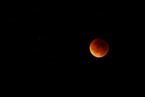 lua, eclipse, lunar, vermelho, noite, lua, eclipse, céu, vermelho, noite, astronomia, espaço, superfície da lua, fenómeno natural, lua cheia, beleza na natureza, tranquilidade, cor laranja, natureza, copie o espaço, círculo, scenics - natureza, idílico, forma geométrica, cena tranquila, forma, ninguém, ao ar livre, lua planetária, 1080P, CC0, domínio público, royalty free