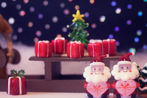 rød, hvid, grøn, tændte, juleindretning, grøn lyset, jul, indretning, dekoration, fest, vinter, gave, snemand, juledekoration, ferie, sne, ingen mennesker, jul ornament, sæson, træ, sødt mad, indendørs, dessert, tæt på, sød, juletræ, mad og drikke, stilleben, mad, stor gruppe af objekter, ferie - begivenhed, repræsentation, fokus på forgrunden, 5K, CC0, offentligt domæne, royaltyfrie