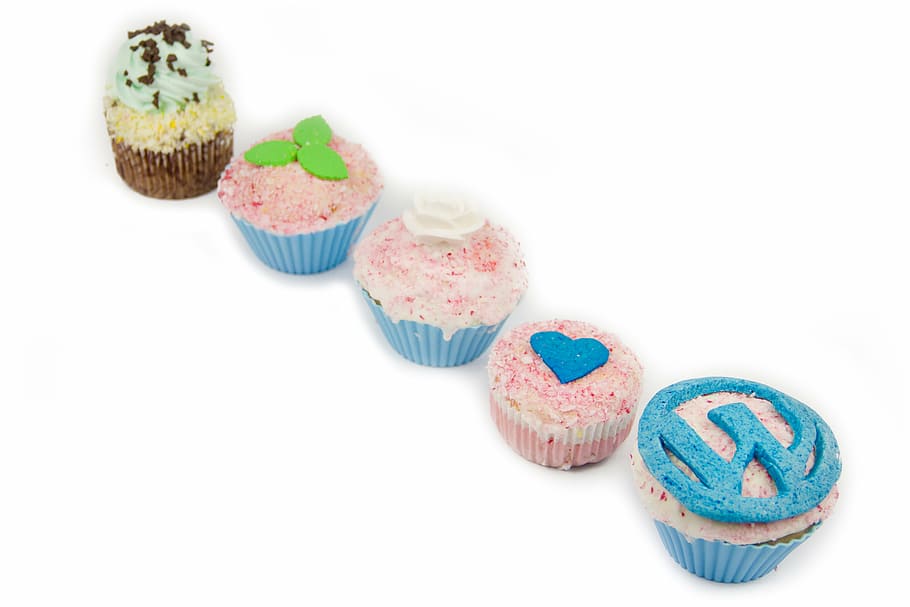 magdalenes, wordpress, dolços, dolç, fleca, deliciós, crema, disseny, cupcake, postres, fons blanc, menjar dolç, menjar i beguda, al forn, menjar, pastís, tallar, indulgència, gel, multicolor, tir de l'estudi, frescor, grup d'objectes, color rosa, cap gent, menjar poc saludable, temptació, berenar, element de pastisseria al forn, muffin, 5K