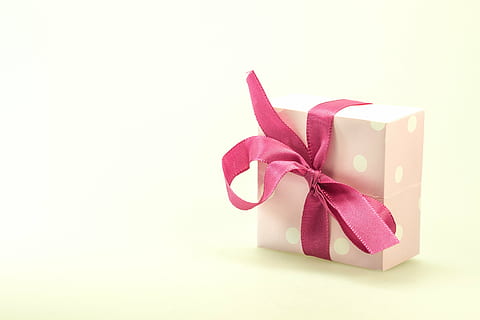 pembe, Kutu, kurdele, hediye, yapılmış, sürpriz, döngü, Noel, Festival, Noel dekorasyonu, paketleme, selamlar, Noel alışverişi, doğum günü, paket, mutlu Noeller, gelişi, tüketmek, vermek, dekorasyon, Hediyeler, paketlenmiş, hediye paketleme, kutlama, kutu - konteyner, yay, kurdele - dikiş kalemi, bağlı yay, hediye kutusu, stüdyo çekimi, kopya alanı, konteyner, natürmort, Beyaz arkaplan, kâğıt, içeriye, insansız, örtülü, tek nesne, ambalaj kağıdı, 4K