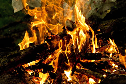 foc, flama, koster, foguera, cremant, turisme, foc - fenomen natural, calor - temperatura, material de fusta, registre, fusta, color taronja, primer pla, llenya, cap gent, brillant, naturalesa, nit, arbre, a l'aire lliure, moviment, exposició llarga, 5K, CC0, domini públic, lliure de regalies