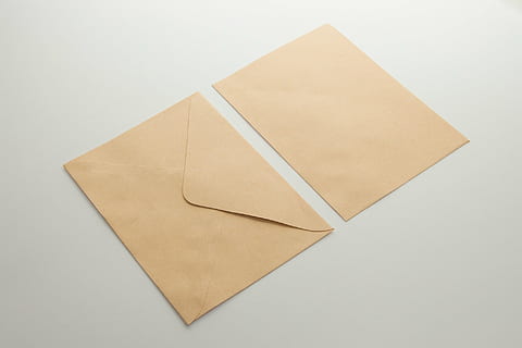 zwei, braun, Umschläge, Weiß, panel, mail, Briefumschlag, Brief, Botschaft, senden, Papier-, kopieren sie platz, keine Leute, dokumentieren, Studioaufnahme, weißer Hintergrund, ausgeschnitten, leer, Korrespondenz, drinnen, direkt darüber, Kommunikation, einzelnes Objekt, Einfachheit, Nahansicht, gestalten, High Angle View, 1080P, CC0, gemeinfrei, lizenzfrei