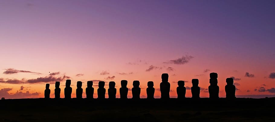 panoramatický, fotografie, moai sochy, zlatý, hodina, Chile, Velikonoční ostrov, rapa nui, moai, cestovat, západ slunce, silueta, soumrak, nikdo, nebe, venku, destinace, Příroda, městské panorama, panoráma města, mrak - nebe, scenics - příroda, krása v přírodě, klid, krajina, klidné scény, životní prostředí, dramatická obloha, v řadě, svítání, romantické nebe, nachový, 2K