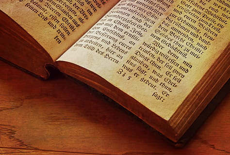 åben bog, struktur, baggrund, Bestil, bibel, bog side, skrifttype, tekst, gamle bog, bogtrykning, antik, historisk, litteratur, Læs, antikvarisk, sangbog, salmebog, gammel tysk, sider, papir, gammeldags, kunstkultur og underholdning, side, indendørs, offentliggørelse, religion, træ - materiale, ekspertise, åben, meddelelse, tro, spiritualitet, gammel, historie, fortiden, ingen mennesker, klassisk stil, indbundet bog, 2K, CC0, offentligt domæne, royaltyfrie
