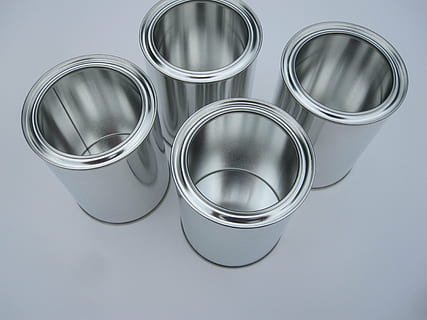 latas, relance, branco, metal, Folha, lata, papel, fundo, leve, sombra, prata, recipiente, dentro de casa, círculo, forma, forma geométrica, ninguém, tiro do estúdio, ainda vida, fechar-se, visão de alto ângulo, prateado colorido, grupo de objetos, cinzento, vidro - material, azul, preparação, desenhar, mesa, transparente, Cortar fora, fundo azul, 4K, CC0, domínio público, royalty free