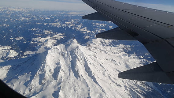 avionul care zboară, Rainier, mt, montură, Munte, vulcan, zăpadă, snowclad, vedere, aerian, avion, vehiculul aerian, iarnă, transport, mijloc de transport, aripă de aeronave, temperatura rece, zbor, vedere aeriene, frumusețe în natură, scenice - natura, mediu inconjurator, un munte acoperit de zăpadă, călătorie, peisaj, la mijlocul-aer, zi, de munte, nici o persoana, în aer liber, 4K, CC0, domeniu public, fără drepturi de autor