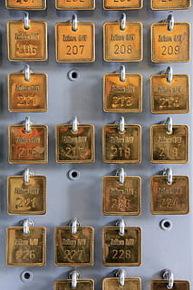 oro, orologio, contare, Marche, fotogramma intero, sfondi, comunicazione, nessuno, testo, in casa, fianco a fianco, tecnologia, preparativi, di fila, parte del computer, avvicinamento, sceneggiatura occidentale, premi il bottone, ripetizione, natura morta, modello, tasto del computer, ordine, connessione, tastiera, 5K, CC0, dominio pubblico, privo di copyright