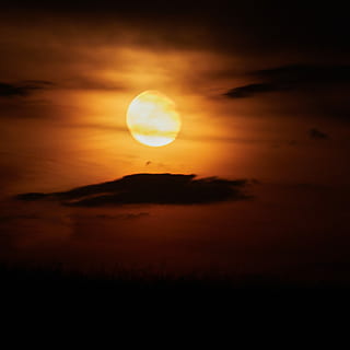 foto da silhueta, montanha, dourado, hora, foto, hora screengrab, lua, Dom, nuvem, laranja, Sombrio, brilho do sol, brilhante, grama, meia noite, noite, céu, nuvem - céu, beleza na natureza, por do sol, scenics - natureza, cor laranja, natureza, tranquilidade, forma geométrica, círculo, ninguém, amarelo, cena tranquila, astronomia, espaço, ao ar livre, forma, céu dramático, 2K, CC0, domínio público, royalty free