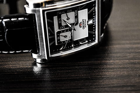 sehen, Zeit, automatisch, Uhr, analog, Uhrwerk, Tabelle, Nahansicht, drinnen, Stillleben, keine Leute, selektiver Fokus, Holz - Material, Armbanduhr, Nummer, Richtigkeit, Reichtum, Minutenzeiger, Technologie, Metall, einzelnes Objekt, persönliches Accessoire, 5K, CC0, gemeinfrei, lizenzfrei