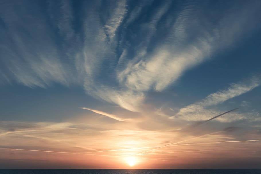 gylden time fotografering, fotografering, overskyet, himmel, solopgang, illustration, solnedgang, natur, sky - himmel, hav, cloudscape, skumring, blå, sommer, vejr, scenics, sol, sollys, udendørs, skønhed i naturen, dramatisk himmel, baggrunde, horisont, ro, rolig scene, scenics - natur, ingen mennesker, lav vinkel visning, idyllisk, orange farve, horisont over vand, humørlig himmel, ikke-urbane scene, tjavsede, meteorologi, 4K