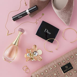 rosa, assortito, Accessori, kit del make up, distesa piatta, flatlay, sfondo rosa, profumo, dior, trucco, scarpe, rossetto, prodotti, sparare del prodotto, colpo del prodotto, foto del prodotto, braccialetto, squillare, borsa, femminile, moderno, minimo, monocromatico, colore rosa, girato in studio, in casa, natura morta, nessuno, vista dall'alto, direttamente sopra, penna, gioielli, grande gruppo di oggetti, tecnologia, ricchezza, moda, avvicinamento, forbici, creatività, bicchieri, gruppo di oggetti, arte e artigianato, lusso, 2K, CC0, dominio pubblico, privo di copyright
