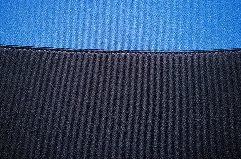 tissu noir non souillé, textile, texture, vêtements, noir, bleu, noir, bleu, point, couture, adaptation, texturé, arrière-plans, espace de copie, fermer, personne, plein cadre, à l'intérieur, modèle, nature morte, denim, journée, prise de vue en studio, abstrait, mode, couleur noire, Matériel, blanc, culture artistique et divertissement, fond bleu, jeans, Au bord de, 4K, CC0, domaine public, libre de droits