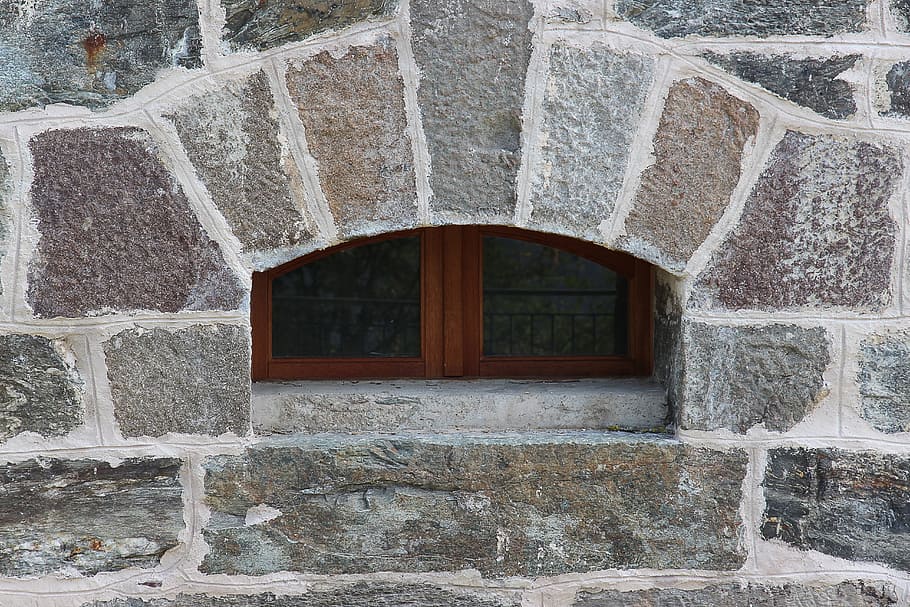 finestra, vecchio, vecchia finestra, facciata, storicamente, intemperie, legna, bicchiere, rottura, costruzione, finestre di legno, città vecchia, serramenti, architettura, struttura costruita, esterno dell'edificio, nessuno, parete, giorno, caratteristica della parete, muro di pietra, storia, Entrata, il passato, arco, all'aperto, porta, solido, natura, scala, 5K
