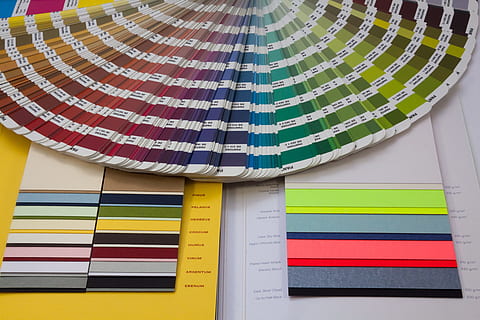 kolor, oznakowane, karty, biały, papier do drukarki, wzory kolorów, wzór papieru, pantone, ocena, decyzja, nacisk, wentylator kolorowy, wydrukować próbkę, projekt graficzny, projektant, próbka koloru, wielobarwne, zabarwienie, paleta, żółty, wyrzucony, zbliżenie, wewnątrz, wzór, żadnych ludzi, w paski, martwa natura, ochrona, bezpieczeństwo, tła, kreatywność, wysoki kąt widzenia, sztuki i rzemiosła, sport, dzień, kształt geometryczny, wybór, kształt, 4K, CC0, domena publiczna, darmowe zdjęcia