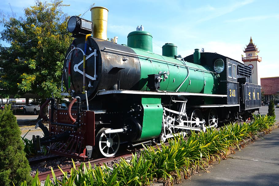 tren, màquina de vapor, tren antic, vapor, motor, locomotora, vell, ferrocarril, vintage, pista, viatjar, tren de vapor, rail, fum, transport, acer, retro, carbó, roda, clàssic, vehicle, viatge, antiguitat, històric, ferro, carruatge, història, nostàlgia, rares, estació, plataforma, pullman, raresa, manera de transport, transport per ferrocarril, tren - vehicle, dia, planta, naturalesa, cel, transport públic, cap gent, vies del ferrocarril, vehicle terrestre, a l'aire lliure, arbre, llum solar, pati de maniobra, 4K