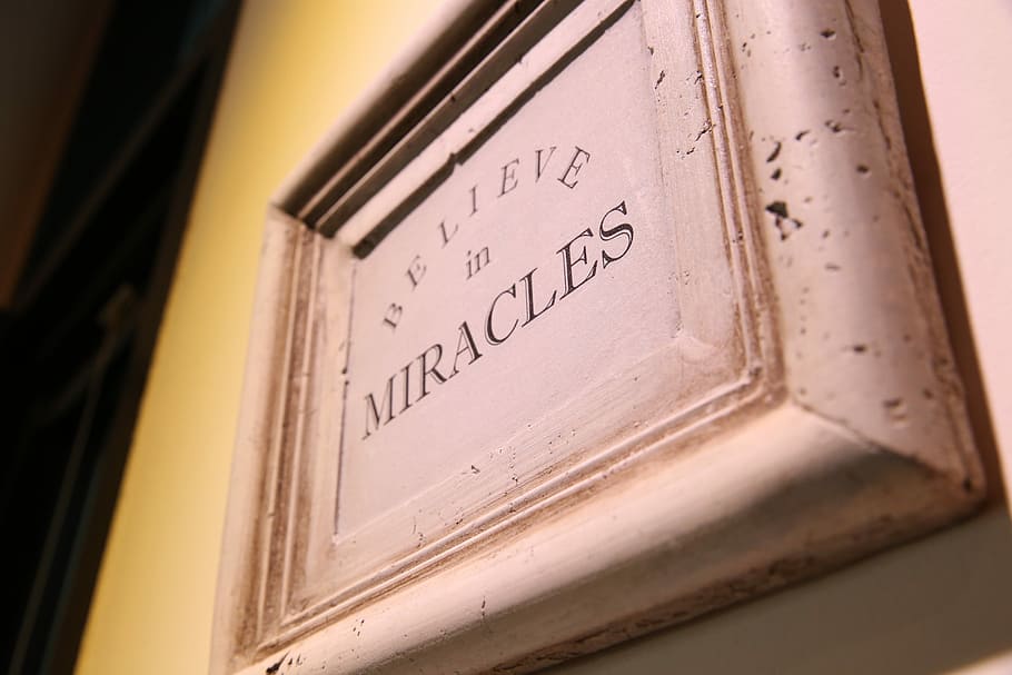 text de miracles, blanc, marc, creure, miracles, text, miracle, comunicació, cap gent, primer pla, a l'aire lliure, dia, guió occidental, enfocament selectiu, a l'interior, escriptura a mà, paper, natura morta, Finances, correu electrònic, correspondència, vell, recordatori, arquitectura, missatge, 5K
