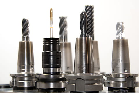sei, assortito, punta del trapano, rubinetti, filo, trapano, fresatura, fresatrice, perforazione, strumento, metallo, lavorazione dei metalli, industria, cnc, turno, macchina, macchina cnc, produzione, tornio, zerspahnen, costruzione di metallo, testa di perforazione, Ingenieurwesen, arrotondamento, meccanica, tecnologia, Zerspanung, nessuno, in casa, natura morta, avvicinamento, sfondo bianco, macchinario, girato in studio, gruppo di oggetti, scelta, concentrarsi sulle conoscenze acquisite, variazione, color argento, attrezzatura, parte della macchina, contenitore, gruppo, attività commerciale, lega, acciaio, 5K, CC0, dominio pubblico, privo di copyright