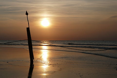 Silhouette Fotografie, schwarz, Stand, Strand, Sonnenuntergang, Dämmerung, Wasser, Sonne, Abend, Meer, Silhouette, Natur, Reflexion, Himmel, schönwetter, Küste, Wolke, Ozean, Sommer-, seelandschaft, abendstimmung, Landschaft, Reise, Urlaub, Aussicht, Romantik, Insel, Seeblick, Meeresrauschen, Schönheit in der Natur, Szenen - Natur, Horizont über Wasser, Horizont, Ruhe, Land, ruhige Szene, orange Farbe, keine Leute, idyllisch, draußen, Holzpfosten, 5K, CC0, gemeinfrei, lizenzfrei