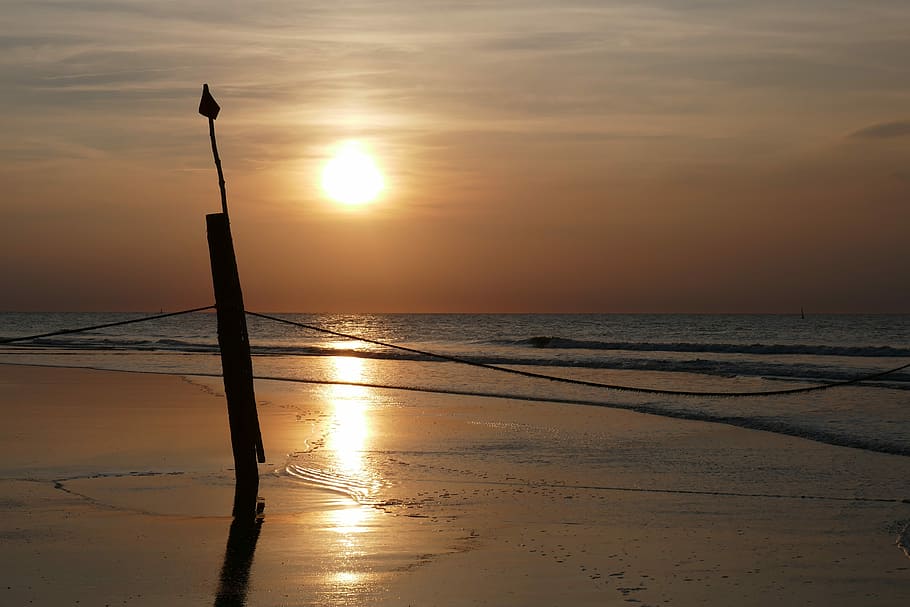 fotografia di silhouette, nero, stare in piedi, riva del mare, tramonto, alba, crepuscolo, acque, sole, sera, mare, spiaggia, silhouette, natura, riflessione, cielo, Schönwetter, costa, nube, oceano, estate, paesaggio marino, abendstimmung, paesaggio, viaggio, vacanza, vista, romanza, acqua, isola, vista sul mare, suono del mare, bellezza nella natura, scenics - natura, orizzonte sull'acqua, orizzonte, la tranquillità, terra, scena tranquilla, colore arancione, nessuno, idilliaco, all'aperto, post in legno, 5K