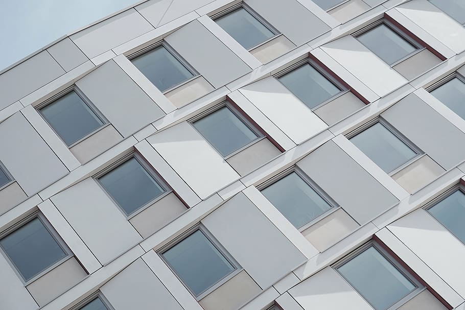 sense títol, arquitectura, edifici, infraestructura, estructura, establiment, apartament, finestres, condomini, hotel, finestra, modern, estructura construïda, façana, exterior de l'edifici, escena urbana, patró, fons, marc complet, cap gent, forma, vidre - material, resum, disseny, vista d’angle baix, inclinació, primer pla, en fila, forma geomètrica, reflexió, exterior d’edifici d’oficines, sostre, efecte texturat, 5K