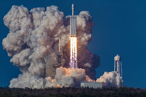 Space Shuttle, razzo spaziale, lancio, lanciare, tampone, razzo, SpaceX, caldo, Fumo, fumo - struttura fisica, inquinamento, inquinamento dell'aria, problemi ambientali, cielo, ambiente, nessuno, industria, scienza, esplorazione dello spazio, fumaiolo, natura, decollo, spazio, tecnologia, giorno, fabbrica, all'aperto, combustibile e produzione di energia, veicolo da viaggio spaziale, velenoso, 2K, CC0, dominio pubblico, privo di copyright