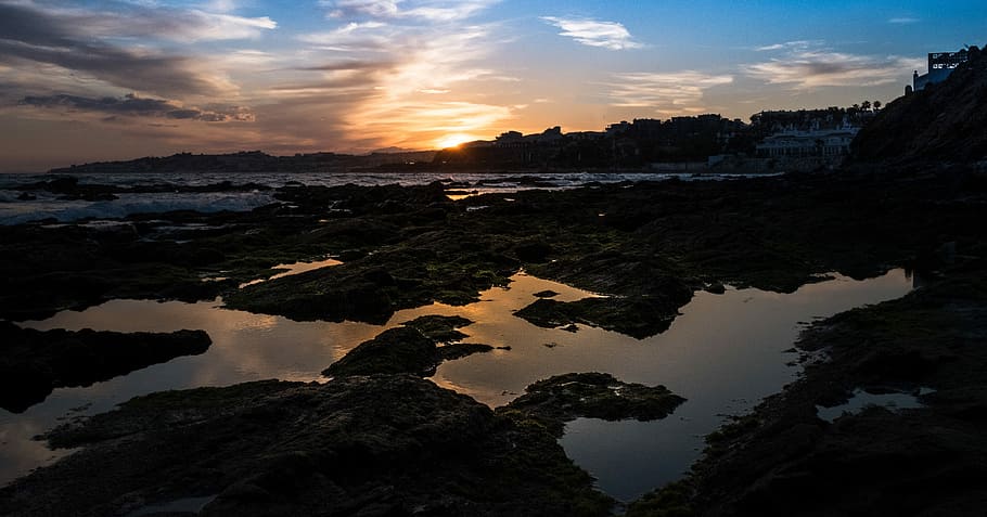posta de sol, platja, cel blau, taronja, posta de sol, platja, costa, blau, cel, onades, núvols, mijas, malaga, andalusia, espanya, destacats, raigs, sol, reflexió, silueta, núvol - cel, aigua, rock, escenics - natura, rock - object, sòlid, naturalesa, tranquil·litat, bellesa a la natura, mar, escena tranquil·la, cap gent, terra, viatjar, medi ambient, a l'aire lliure, 4K