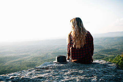 photo, woman, sitting, cliff, women, outdoors, one Person, nature, caucasian Ethnicity, females, people, relaxation, adult, tranquil Scene, young Adult, lifestyles, young Women, contemplation, copy Space, serene People, one Woman Only, solitude, blond Hair, only women, rear view, getting away from it all, adults only, scenics - nature, holiday, leisure activity, travel, vacations, trip, beauty in nature, landscape, mountain, hair, environment, looking at view, hiking, hairstyle, freedom, mountain range, mountain peak, 2K, CC0, public domain, royalty free