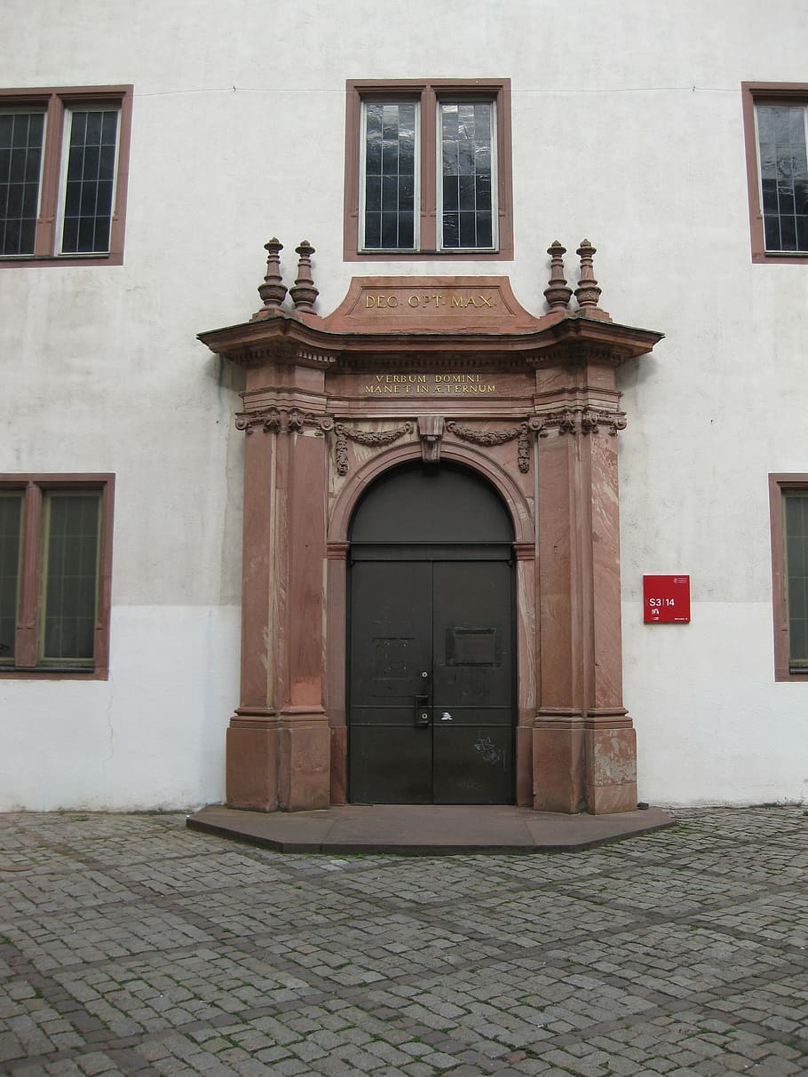 arkitektur, dør, inngang, fasade, stein, bygning, mål, bygge eksteriør, brostein, vindu, bygget struktur, historie, bue, lukket, gangsti, dag, ingen folk, by, boligområde, gate, utendørs, sikkerhet, beskyttelse, buet, 2K