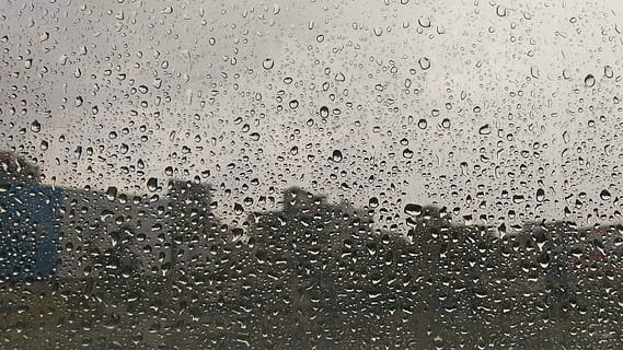 del desktop, astratto, modello, pioggia, tessuto, edifici, goccioline, colore, cielo, semplice, liquido, stagione, tempo metereologico, natura, acqua, far cadere, goccia di pioggia, blu, bagnato, vetro - materiale, fotogramma intero, finestra, trasparente, sfondi, stagione piovosa, in casa, nessuno, avvicinamento, monsone, condensazione, giorno, bicchiere, 4K, CC0, dominio pubblico, privo di copyright