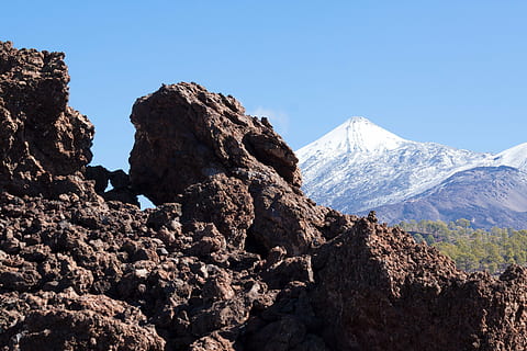 teide, volkan, dağ, zirve, Pico del Teide, teyde, Ulusal park, tenerife, Kanarya Adaları, 3718 m, 3718 metre, 3718, kar, mavi, beyaz, yeşil, kahverengi, lav, lav taşı, lav alanları, kayalar, ay manzarası, çam, kanarya kiefer, Pinus Canariensis, kontrast, ölüm, canlı, doğada güzellik, gökyüzü, manzaralar - doğa, sakin sahne, dağ silsilesi, doğa, Kaya, huzur, açık hava, kentsel olmayan sahne, gün, kaya - nesne, insansız, katı, Güneş ışığı, jeoloji, kaya oluşumu, çevre, dağ zirvesi, açık havada, Karla kaplı dağ, formasyon, aşınmış, 4K, CC0, kamu malı, telif ücretsiz