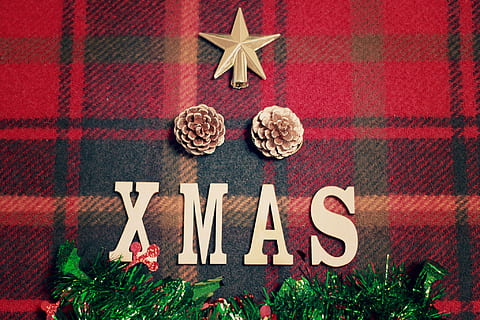 stella dell'albero di Natale, Due, pigne, stella, Natale, decorazione, inverno, celebrazione, vacanza, rosso, decorazione natalizia, sfondi, ornamento di Natale, legno - materiale, albero di Natale, regalo, culture, forma a stella, in casa, testo, forma, sceneggiatura occidentale, nessuno, natura morta, pianta, cibo, cibo e bevande, evento, evento di celebrazione, candela, lettera maiuscola, 1080P, CC0, dominio pubblico, privo di copyright