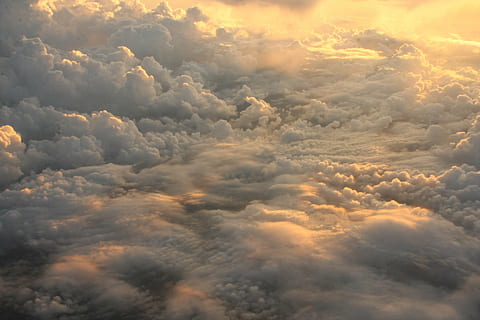 balti debesys, debesys, dangus, dangaus debesys, saulė, begalinis, pobūdį, oras, debesis - dangus, mėlyna, fonas, oro, saulėlydis, „cloudscape“, scenos, lauke, grožis gamtoje, vaizdai - gamta, ramybė, ramioje scenoje, nėra žmonių, dramatiškas dangus, idiliškas, žemas kampo vaizdas, purus, visą kadrą, dieną, saulės šviesa, minkštumas, meteorologija, aukščiau, grėsmingas, 4K, CC0, Viešasis domenas, nemokamai