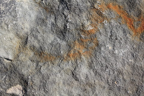 textura, pedra, gris, patró, disseny, superfície, fons, rústic, carcassa, naturalesa, estructura, material, marc complet, aspre, cap gent, funció de construcció de parets, primer pla, dia, arquitectura, resistent, estructura construïda, a l'aire lliure, sòlid, formació de roca, rock - object, rock, marró, concret, 5K, CC0, domini públic, lliure de regalies