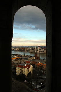 Boedapest, toren, uitzicht, stad, Donau, vooruitzicht, schaduw, licht, venster, donker, hel, rivier-, kasteel, Hongarije, architectuur, ingebouwde structuur, hemel, wolk - lucht, buitenkant van het gebouw, natuur, boog, geen mensen, gebouw, stadsgezicht, water, brug, hoge hoekmening, verbinding, dag, brug - door de mens gemaakte structuur, buitenshuis, 2K, CC0, publiek domein, royaltyvrij