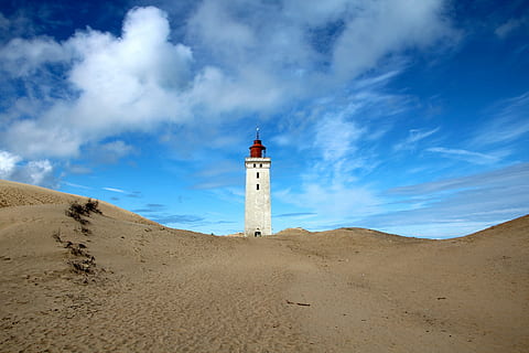 areia, cara, céu, nuvens, nó rubjerg, farol, terra, orientação, torre, duna de areia, direção, arquitetura, estrutura construída, construção, de praia, exterior do edifício, destinos de viagem, natureza, enterrado, nuvem - céu, panorama, protecção, segurança, ninguém, corroído, ao ar livre, clima, 4K, CC0, domínio público, royalty free