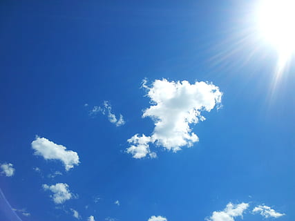 modrý, bílý, nebe, během dne, slunce, mraky, modrá obloha, klid, mrak, světlo, ve formě mraků, let, relaxace, mír, letní, paprsek, paprsky slunce, horký, Itálie, mrak - nebe, slunečního světla, sluneční paprsek, Příroda, nízký úhel pohledu, krása v přírodě, odlesk objektivu, den, Jasný, slunný, nikdo, idylický, scenics - příroda, pozadí, venku, klidné scény, sluneční erupce, meteorologie, čistota, jasně osvětlené, 2K, CC0, veřejná doména, bez autorských práv