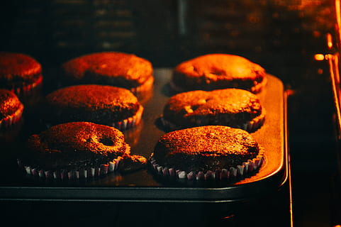 baked, baking, cakes, chocolate, confectionery, cupcakes, dessert, food, sweets, food and drink, freshness, ready-to-eat, close-up, no people, indoors, indulgence, sweet food, barbecue, focus on foreground, grilled, fast food, unhealthy eating, preparation, still life, barbecue grill, in a row, muffin, temptation, oven, snack, preparing food, tray, 5K, CC0, public domain, royalty free