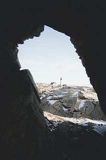 vista della grotta, isola di pietra, faro, Casa, distanza, giorno, foto, bianca, fra, guardare attraverso, guardando tra, caverna, roccia, solido, roccia - oggetto, formazione rocciosa, natura, mare, grotta, acqua, la tranquillità, geografia fisica, cielo, bellezza nella natura, persone reali, terra, all'aperto, scena tranquilla, scenics - natura, stili di vita, arco naturale, eroso, 1080P, CC0, dominio pubblico, privo di copyright