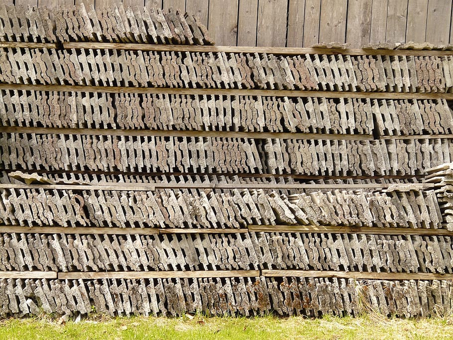 Überdachung, Platten, Stapel, Verordnung, in Reihe und Mitglied, Stock, Geschichte, texturiert, draußen, Hintergründe, keine Leute, Tag, Vollbild, große gruppe von gegenständen, in einer Reihe, Holz - Material, Natur, Gras, die Architektur, Pflanze, Nahansicht, Muster, Seite an Seite, braun, Landwirtschaft, Fülle, 2K